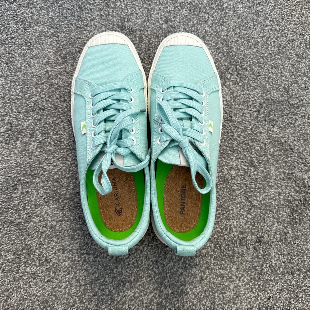 Cariuma Sneakers -NIB